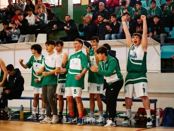 Portada: El Júnior masculino pone el 0-1 en el playoff final venciendo en Jerez a dkv 62-72